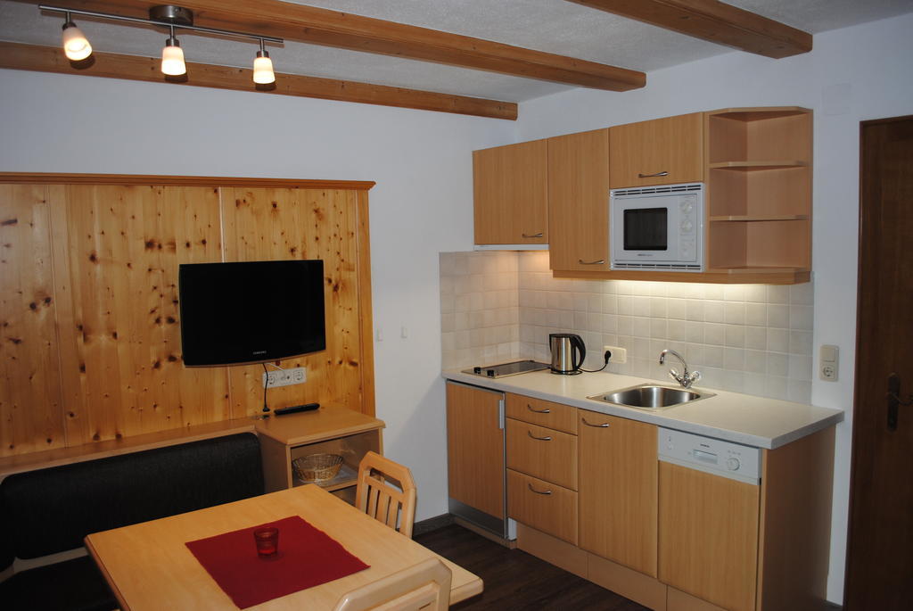 Apartamento Haus Untergand Sankt Anton am Arlberg Habitación foto
